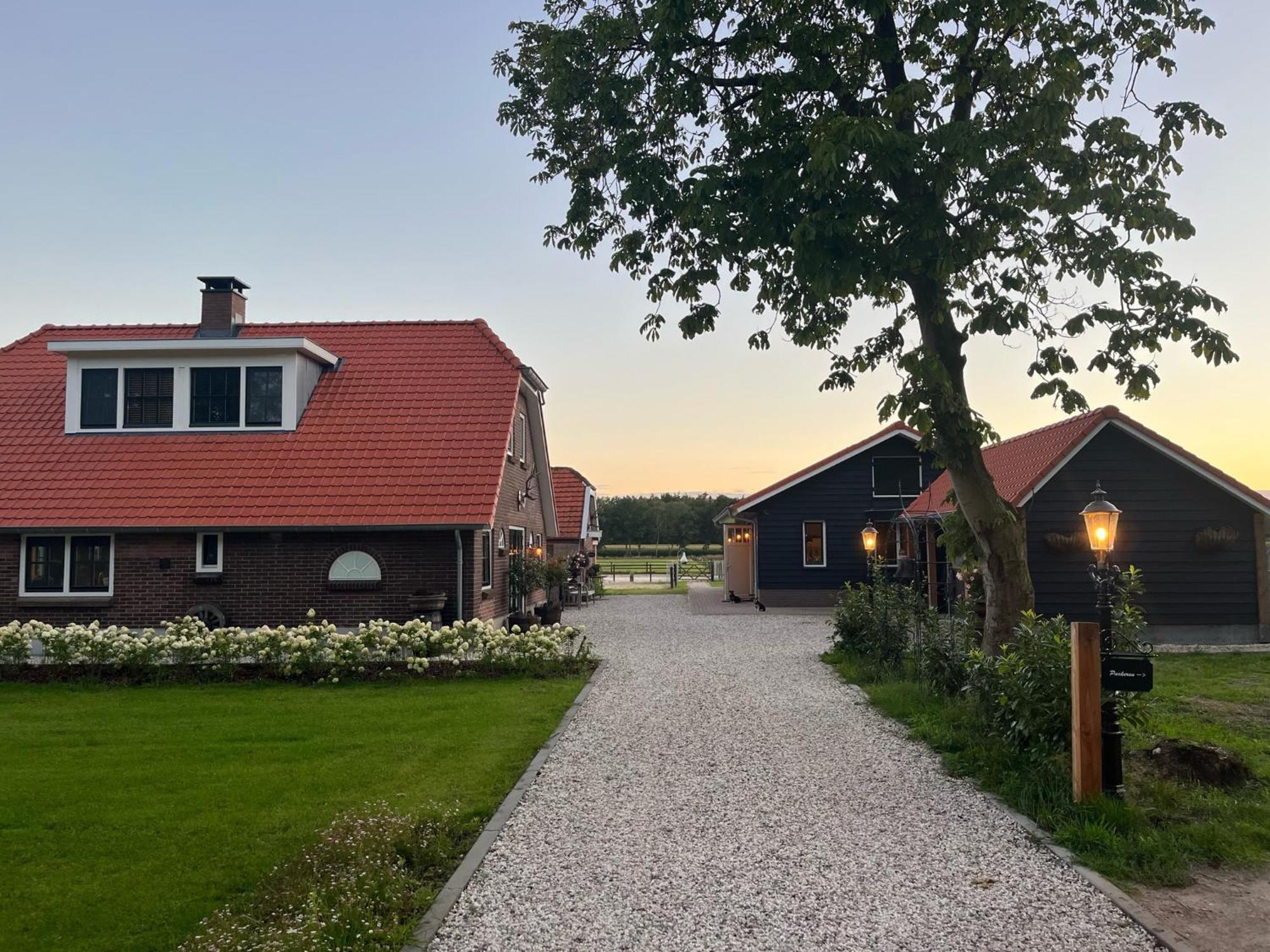Bed & Breakfast Hoeve Happiness - Ontbijt Inbegrepen - Wellness Aanwezig Voorthuizen Exterior photo